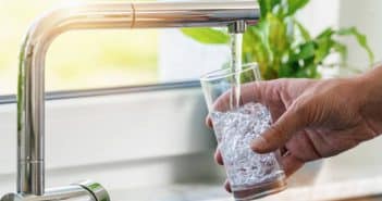 Est-ce qu’on peut boire de l’eau à jeun ?